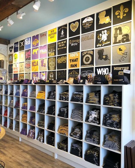 T Shirt Displays Retail, Tshirt Display Ideas Retail Store Design, Tee Shirt Display Ideas Retail, T Shirt Merchandising Display, Tshirt Wall Display Ideas, T Shirt Wall Display Ideas, Retail Merchandising Displays Clothing, Tshirt Retail Display, Screen Print Storage Ideas