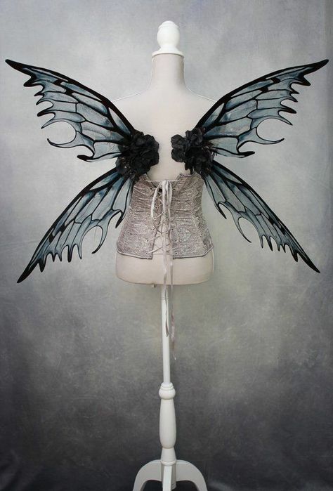 Black Fairy Wings, Dark Fairy Costume, Diy Fairy Wings, Fairy Wings Costume, Evil Fairy, Fairy Cosplay, Rose Fairy, Fairy Outfit, Fairy Crown