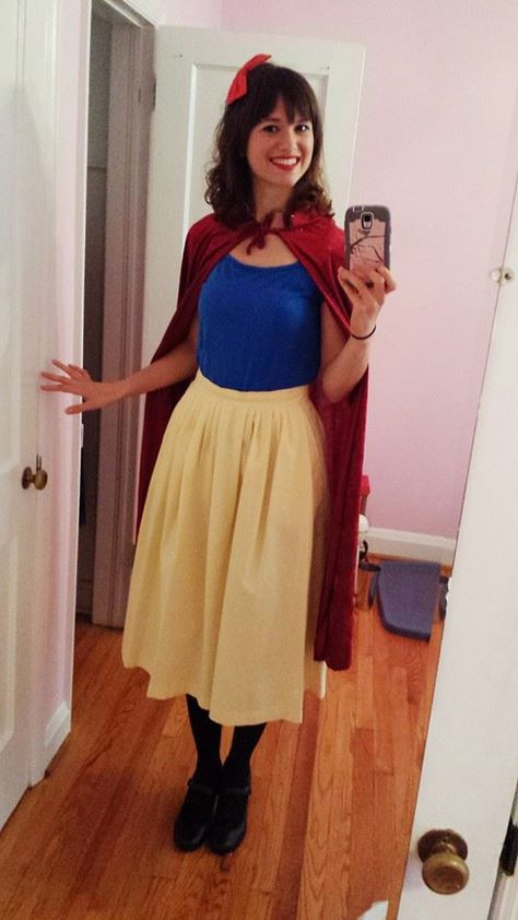 Easy Snow White Costume, Snow White Halloween Costume Diy, Easy Snow White Costume Diy, Snow White And Huntsman Costume, Simple Snow White Costume, Diy Snow White Costume For Women, Snow White Diy Costume, Disney Princess Diy Costume, Snowhite Costume