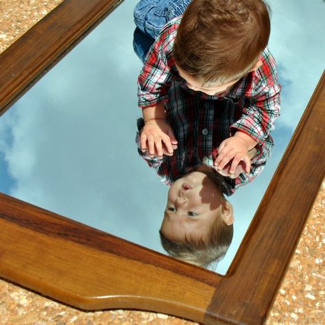 Mirror On The Floor, Photography Inspiration Quotes, Age Photography, Mirror Pose, Baby Photography Poses, Cutest Babies Ever, Baby Mirror, Huge Mirror, Passion Photography