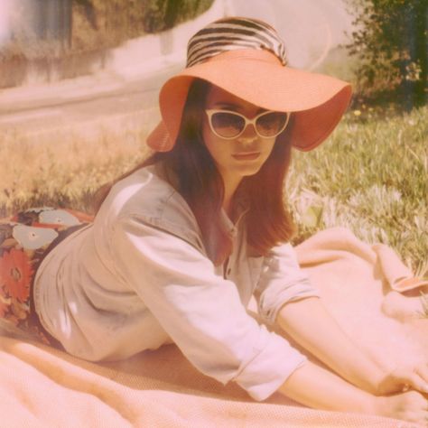 Lana Del Rey, Honeymoon Photoshoot by Neil Krug Lana Del Rey, A Woman, Sunglasses, Pink