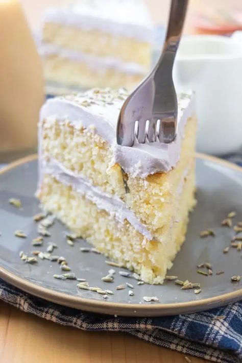 Lavender Cake Recipe, Lemon Lavender Cake, Lavender Frosting, Lavender Cake, Vanilla Lavender, Lemon Poppyseed Cake, Almond Flour Recipes, Tea Cake, Lemon Poppyseed