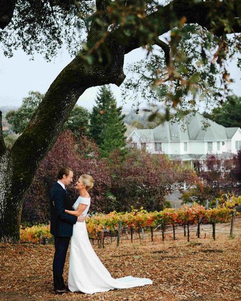 Fall is a magical time to get married, with its crisp air, vibrant foliage, and cozy atmosphere. The Highlands Estate, nestled in the heart of wine country, offers a stunning backdrop of autumn colors that enhance the beauty of your special day whether it’s for a full weekend wedding package or the day package. The estate’s picturesque vineyards and elegant architecture create a romantic setting perfect for a fall wedding. Plus, the cooler temperatures make outdoor ceremonies and receptions m... Country Estate Wedding, Snow Wedding, Southwest Desert, Country Estate, Christmas Wedding, Estate Wedding, Season Colors, Wedding Package, Wine Country