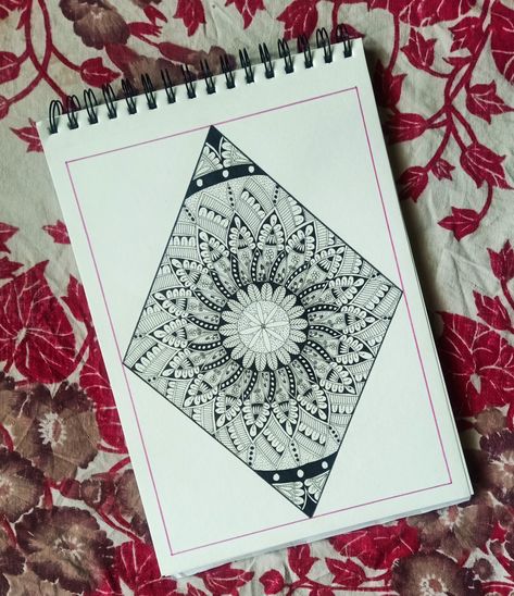 Black and white mandala drawn in a diamond shape #mandala #diamondmandala #blackandwhite Mandala Quilting, Diamond Mandala, Black And White Mandala, White Mandala, Mandala Drawing, Diamond Shape, Mandala Art, Greeting Cards Handmade, Diamond Shapes