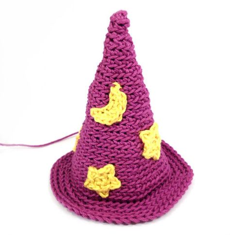 crochet wizard hat with stars (2) Crochet Wizard, Silly Hats, Wizard Hat, Hat Patterns Free, Creative Poses, Crochet Disney, Hat Patterns To Sew, Crochet Hats Free Pattern, Halloween Crochet