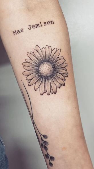 Masculine Daisy Tattoo, Daisy Flower Tattoos Men, Tattoos Daisy Flower, Daisy Tattoo Meaning, James Tattoo, Small Daisy Tattoo, Daisy Tattoos, Daisy Tattoo Designs, Cheerful Daisy