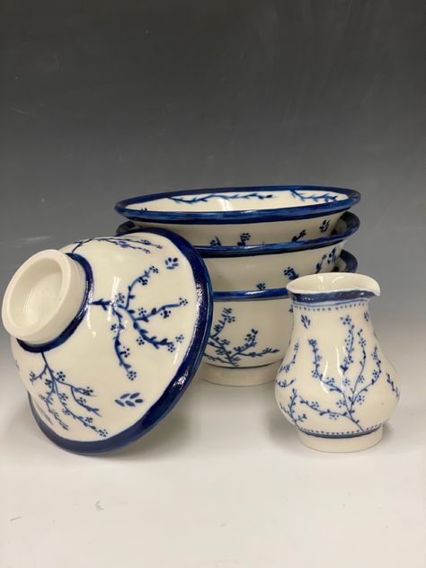 Porcelain bowls inspired by Chinese Porcelain & Talavera poblana :) 💙 Chinese Porcelain Bowl, Porcelain Pattern, Porcelain Aesthetic, Chinese Porcelain Pattern, Asian Bowls, Chinese Flower, Chinese Pattern, China Bowl, Pattern Bowl