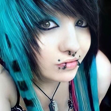 Scene Girl Makeup, Scene Kid Makeup, Scene Makeup 2007, Emo Scene Makeup, Emo Boy Hair, Emo Scene Girls, Scene Makeup, Emo Girl Hairstyles, Emo Scene Hair