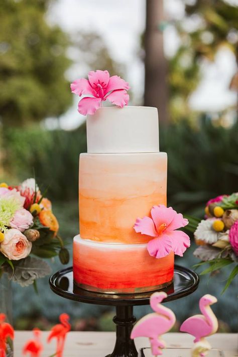 Palm Springs Party, Tropical Wedding Cake, Tropical Wedding Theme, Wedding Cake Ombre, Cake With Flowers, Flamingo Birthday Party, Tropical Bridal Showers, Tropical Bridal, Fiesta Tropical