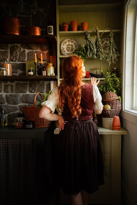 Hobbit Woman Aesthetic, Hobbit Astethic, Hobbit Girl Aesthetic, Hobbit Book Aesthetic, Cozy Hobbit Aesthetic, Rosie Hobbit, Hobbit Core Aesthetic, Hobbit Kitchen Aesthetic, Hobbit House Aesthetic