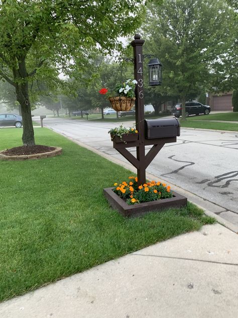 Mailbox And Light Post, Mailbox Post With Solar Light, Lamp Post Mailbox Ideas, Mailbox With Hanging Basket, Mailbox With Lantern, Mailbox Hanging Basket, Cheap Diy Mailbox Post, Pink Mailbox Ideas, Mailbox Lighting Ideas