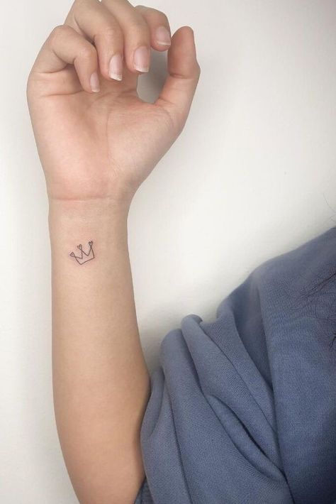 Crown Wrist Tattoo, Elements Tattoo Design, Snall Tattoos, Crown Tattoo On Wrist, Simple Crown Tattoo, Tiara Tattoo, Small Crown Tattoo, Crown Tattoos For Women, Cute Tattoos On Wrist