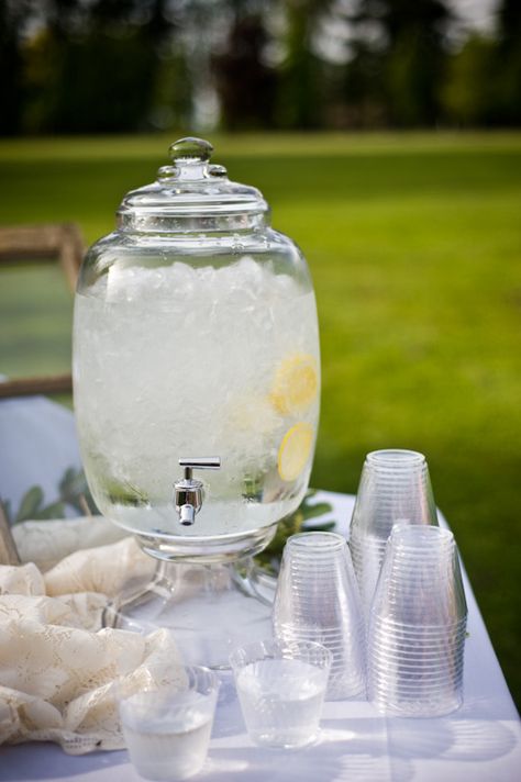 Water Dispenser Wedding, Party Water Dispenser Ideas, Water Pitchers On Wedding Tables, Water Dispenser Ideas Drink Stations, Water Station Wedding, Wedding Water Station, Lobola Decor, Wedding Drink Table, Lavender Drink