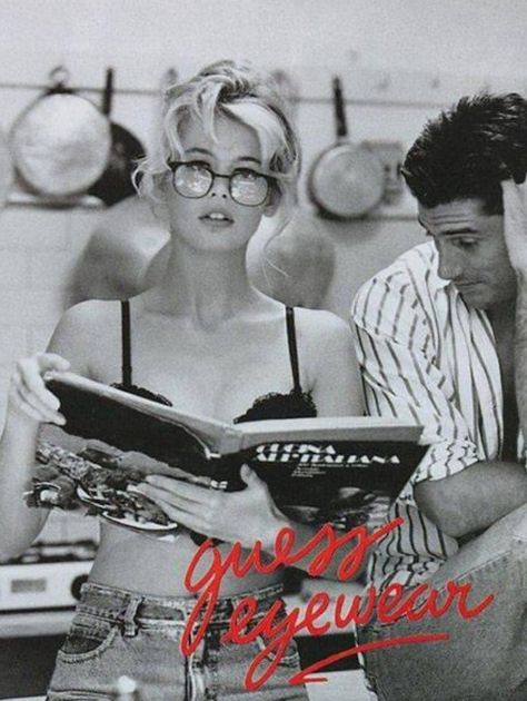 Claudia Schiffer - Guess Campaign. Sexy updo Stare Reklamy, Guess Ads, Guess Campaigns, Guess Models, Logos Retro, People Reading, Guess Girl, Ellen Von Unwerth, 90s Supermodels