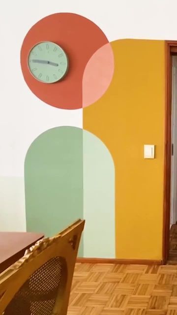 Creative Home Painting Ideas, Graphic Painted Wall, Unique Ways To Paint A Room, Living Room Mural Ideas Diy, Unique Interior Paint Ideas, Quirky Painted Walls, Wall Paint Decoration, Retro Accent Wall Paint, Wall Paint Shapes