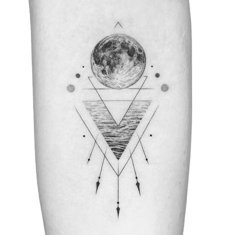 Tattoo Sonne, Tattoo Linework, Ankle Tattoos For Women, Sea Tattoo, Ankle Tattoos, Planet Tattoos, Books Open, Triangle Tattoos, Muster Tattoos