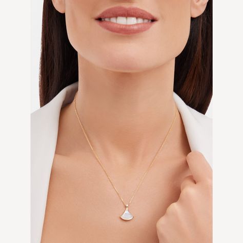 Yellow gold DIVAS’ DREAM Necklace Yellow with 0.03 ct Mother of Pearl | Bulgari Official Store Bvlgari Divas Dream Necklace, Bulgari Necklace, Bvlgari Divas Dream, Dream Necklace, Bulgari Jewelry, Italian Beauty, Luxury Necklace, Classy Jewelry, Pearl Color