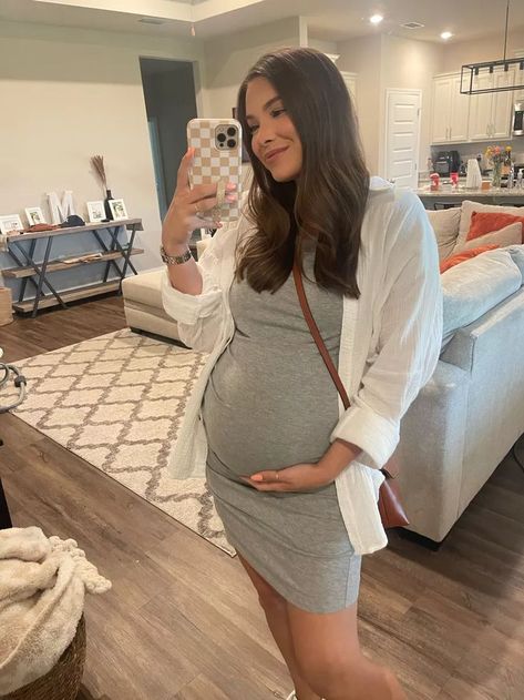 Petite Pregnant Women Outfits, Pregnant Tshirt Outfit, Pregnant Business Casual, Date Night Maternity Outfit, Bump Fashion Summer, Baby Bump Style Summer, Bump Style Summer, Outfits For Pregnant Women, Bump Fits