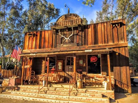 For scrumptious food in a rustic setting, nothing beats this old-timey place in the heart of SoCal. Western Bar, Rustic Apartment, Rustic Office, Western Restaurant, Rustic Restaurant, Rustic Background, Rustic Crafts, Rustic Outdoor, Rustic Lighting