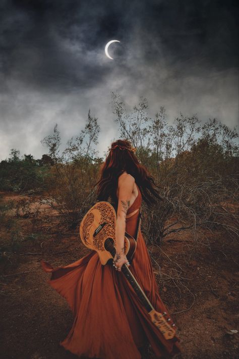 Wild Women Photoshoot, Folk Photoshoot, Hippie Photoshoot, Western Photoshoot, Hippie Aesthetic, Wild Woman, Photoshoot Inspiration, Photo Inspiration, Photography Poses