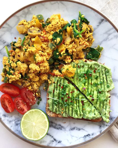 Easy Vegetarian Casseroles, Funny Rap, Savoury Breakfast, Vegetable Benefits, Easy Vegetarian Dinner, Tofu Scramble, Dairy Free Cheese, Vegan Meal Plans, Mashed Avocado