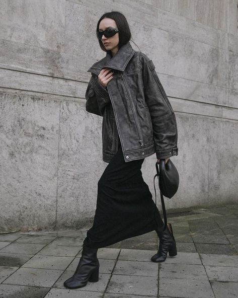 Beatrice Gutu | facing the cold in a distressed leather jacket | Instagram Distressed Leather Jacket, Chic Casual, Distressed Leather, Lookbook, Leather Jacket, Leather