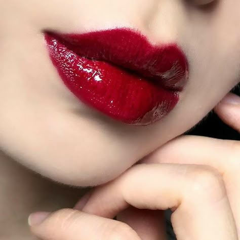 Lip Aesthetic, True Winter Makeup, Bold Lipstick Makeup, Lip Art Makeup, Lips Photo, Bold Lipstick, Nice Lips, Sweet Lips, Barbie Makeup