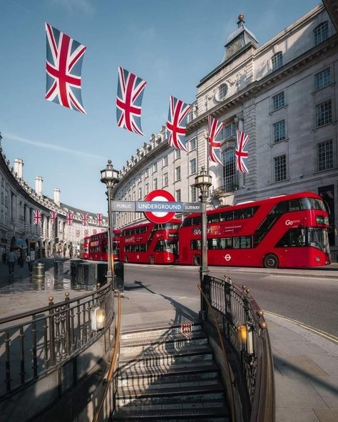 England Aesthetic, London Vibes, British Things, London Dreams, Asthetic Picture, Regent Street, London Baby, London Aesthetic, Living In Europe