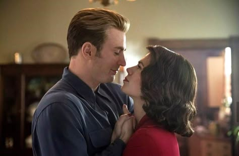 Endgame dancing scene Captain America Peggy Carter, Peggy And Steve, Captain America Peggy, Captain America Drawing, Steve And Peggy, Steve Rogers Aesthetic, Captain America Aesthetic, Captain America Comic Art, Superhero Captain America