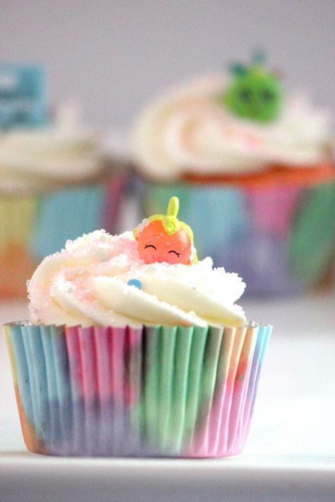 Easy DIY Shopkins Cupcakes using real Shopkins Shopkins Cupcakes, Grapefruit Curd, Cap Cake, Shopkins Birthday, Almond Powder, Beautiful Desserts, Pastry Bag, Quick Easy Meals, Cake Ideas