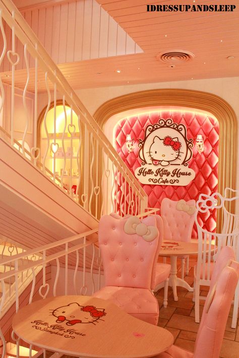 I Dress-Up And Sleep: Cafe Chronicles: Hello Kitty House in Bangkok Hello Kitty House Decor, Sanrio House, Hello Kitty Restaurant, Sanrio Cafe, Hello Kitty Furniture, Hello Kitty Store, Princess Bedding Set, Kitty House, Kitty Room