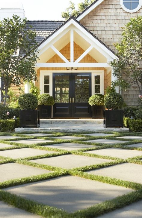 Concrete Backyard, Malibu Home, Small Front Yard, Front Yard Design, Grasses Landscaping, Green Stuff, Front Entrance, Yard Design, Yard Landscaping