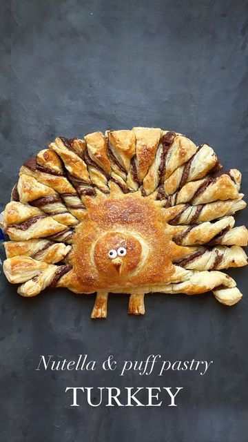 Nutella Turkey, Thanksgiving Puff Pastry Desserts, Puff Pastry Recipes Thanksgiving, Holiday Puff Pastry Recipes, Puff Pastry Dessert Thanksgiving, Savory Thanksgiving Snacks, Puff Pastry Thanksgiving, Thanksgiving Turkey Desserts, Nutella Turkey Puff Pastry