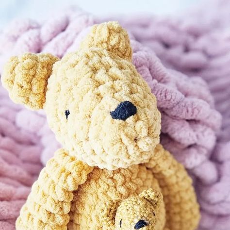 Bear Amigurumi, A A Milne, Winnie The Pooh Plush, Classic Vintage Style, Bernat Blanket Yarn, Vintage Winnie The Pooh, Blanket Yarn, Crochet Motifs, Yarn Sizes