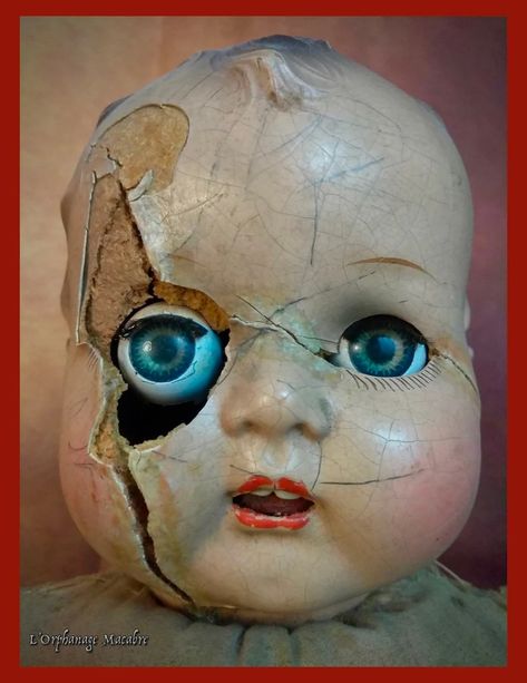 Baby Head Magnet//creepy Eyes//antique Doll Head Decor | Etsy Creepy Baby Dolls, Creepy Eyes, Creepy Kids, Doll Drawing, Creepy Vintage, Creepy Doll, Sculpted Doll, Baby Drawing, Halloween Doll