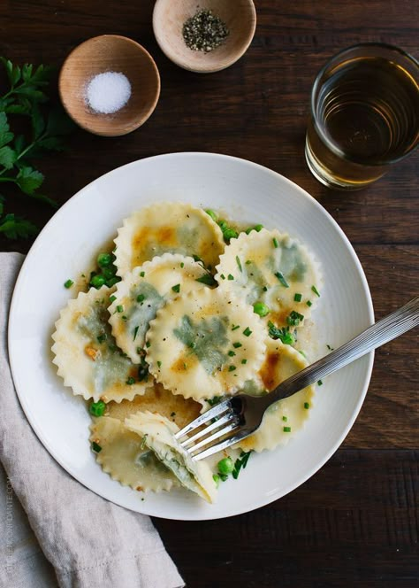 Laminated Parsley Ravioli Stuffed with Parsley, Chive and Chèvre | www.kitchenconfidante.com Laminated Pasta, Spring Flavors, Spring Pasta, Pasta Ravioli, Stuffed Pasta, Pasta Gnocchi, Pasta Maker, Food Pasta, Fresh Pasta