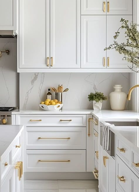 Kitchen White And Gold Interior Design, Golden Hardware Kitchen, White Kitchen Gold Fixtures, White And Gold Kitchen Cabinets, White Kitchen Gold Handles, White And Bronze Kitchen, White Kitchen Brass Hardware, White Kitchen Gold Hardware, White Kitchen With Gold Hardware