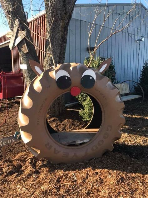 Tire Holiday Decor, Tire Display Ideas, Christmas Tyre Ideas, Tractor Tire Christmas Decoration, Christmas Tires Decoration, Tire Christmas Tree, Tire Halloween Decorations, Halloween Tire Decorations, Tire Pumpkins