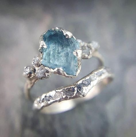 Raw Crystal Jewelry, Dream Engagement Rings, Pretty Rings, Fantasy Jewelry, Gold Diamond Rings, Men's Jewelry, Unique Engagement Rings, Bridal Rings, Cute Jewelry