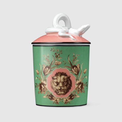 Shop the Herbosum, Grotesque Garden candle by Gucci. A collection of scented candles is embellished with motifs of the House. A blend of wax infused with aromatic extracts and essential oils is presented in Richard Ginori porcelain featuring the Grotesque Garden motif from the ready-to-wear collection. The scent, Herbosum, recalls a garden draped in morning mist with the fresh, intense scents of tomato leaves and aromatic plants peppered with basil and lemongrass. Dining Room Credenza, Lilin Aroma, Gucci Snake, Garden Candle, Porcelain Candle, Aromatic Plant, Scented Candles Luxury, Woven Throw Blanket, Garden Candles