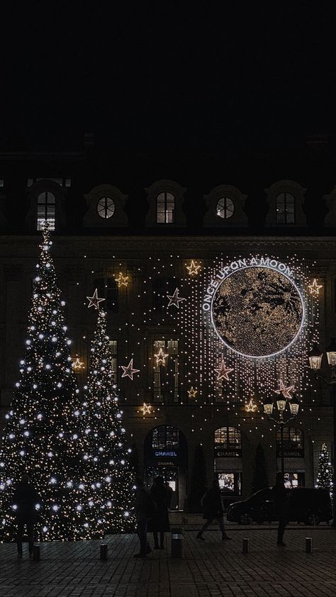 Paris On Christmas, Paris Christmas Wallpaper, Paris Christmas Aesthetic, Christmas In Paris Aesthetic, Paris Winter Aesthetic, Paris Aesthetic Winter, Paris At Christmas, Parisian Christmas, Paris Christmas Market