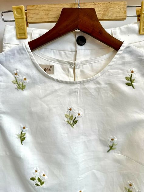 Handmade Embroidery Designs For Kurtis, Simple Hand Embroidery Designs For Kurti, Hand Embroidery Kurti Designs, Simple Embroidery Designs For Kurti, Neck Embroidery Designs For Kurtis, Wyse London, White Flower Embroidery, Basic Hand Embroidery Stitches, Clothes Embroidery Diy