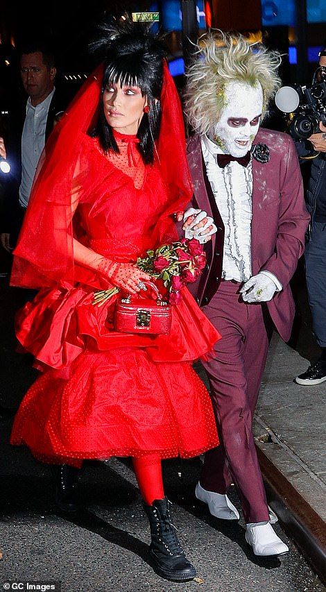 Cool cats: Bella Hadid and the Weeknd dressed as Beetlejuice and Lydia and managed to look... #halloweencelebrities #halloweencostumes Celebrity Couple Costumes, Beetlejuice Halloween Costume, Morticia And Gomez Addams, Lydia Beetlejuice, Beetlejuice Costume, Celebrity Costumes, Best Celebrity Halloween Costumes, Annual Halloween Party, Gomez Addams