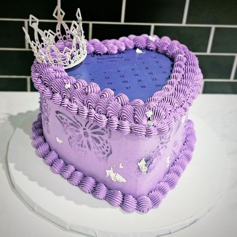 Happy Monday! Purple heart cakes from this weekend. #odenisecupcakesandsweets #millbrookalabamabaker #montgomeryalabama #cakedecorating #smallbusiness #cakeart Purple Colour Cake, Purple And Silver Cake, Purple Cake Ideas, Purple Birthday Cakes, Purple Heart Cake, 2024 Cake, Purple Birthday Cake, Cakes Purple, Heart Cake Design