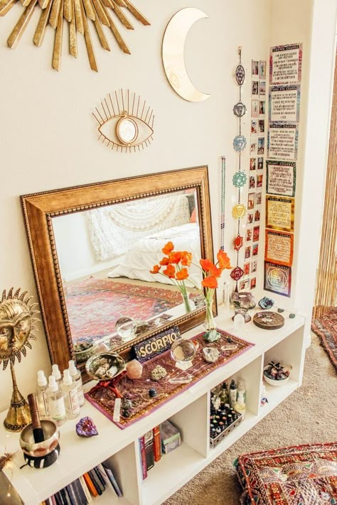 19 feminine & spiritual healing room decor ideas you will want to copy — ASHLINA KAPOSTA Zen Den, Zen Room, Yoga Room, Chakra Meditation, Meditation Space, Meditation Room, Boho Living, Boho Living Room, Witchy Things