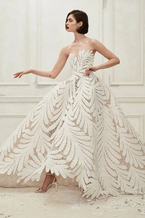 Oscar de la Renta Fall 2019 Bridal Collection - Vogue Vestidos Oscar, White Corset Dress, Expensive Wedding, Autumn Bridal, Robes Glamour, Plum Dress, Dresses By Color, Most Beautiful Wedding Dresses, Oscar Dresses