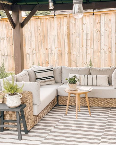 Patio Furniture Boho, Mid Century Modern Patio Furniture, Modern Outdoor Sectional, Outdoor Sectional Couch, Outdoor Furniture Inspiration, Mid Century Modern Outdoor, Patio Furniture Layout, Outdoor Sectionals, Mid Century Modern Sectional