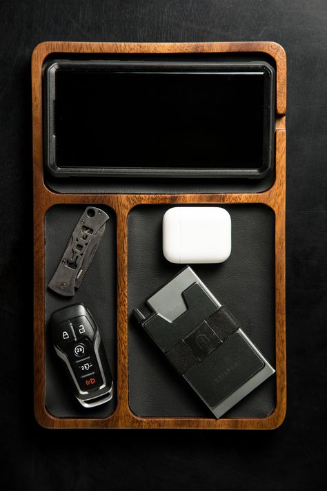 Quick and easy way to reset at the end of the day! Premium walnut wood, genuine leather, high quality products for high quality men! Catch all tray or nightstand organizer; gives you the perfect place to put your phone, keys, wallet, headphones, glasses and more! Tray Aesthetic, Nightstand Organizer, Bedside Caddy, Nightstand Organization, Leather Valet Tray, Sunglasses Storage, Catchall Tray, Valet Tray, Key Jewelry