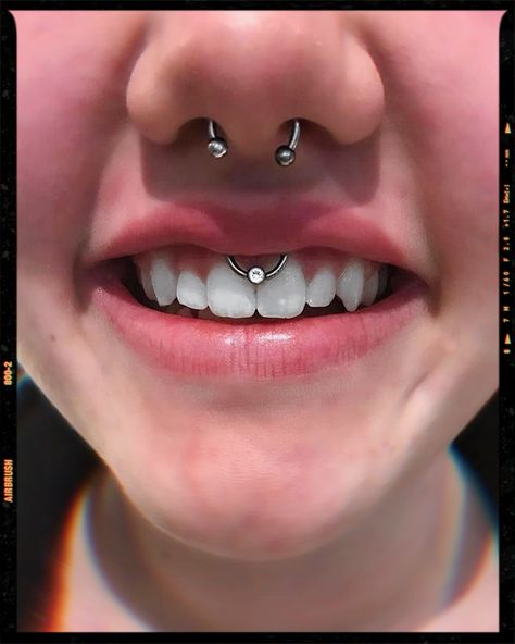 Septum Piercing and Smiley Piercing Septum And Smiley Piercing, Smiley Piercing, Face Piercings, Cool Piercings, Airbrush App, Life Crisis, Fresh Outfits, Jewelry Accessories Ideas, Septum Piercing