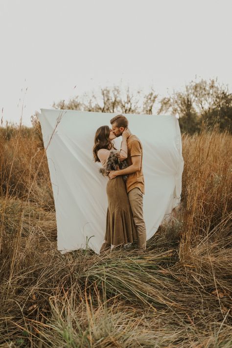 White Sheet Photoshoot Outside Couple, Outdoor Sheet Photoshoot, Valentines Day Mini Session Outdoors, Valentines Minis, Sheet Photoshoot, Valentines Photos, Spring Minis, Faith Photography, Fall Couples